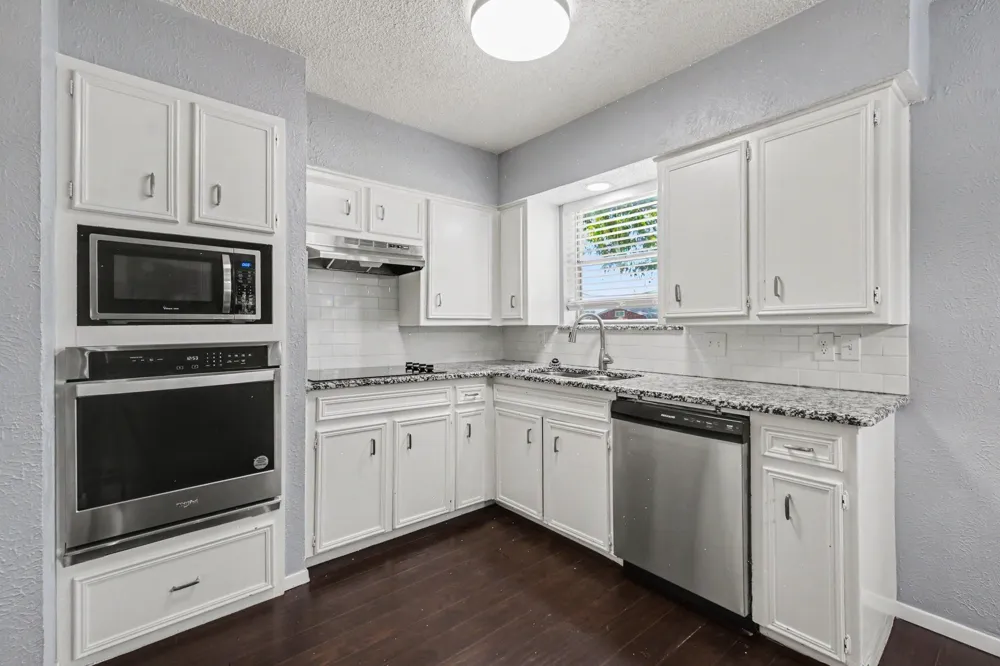 405 Sixpence Lane Euless, TX 76039