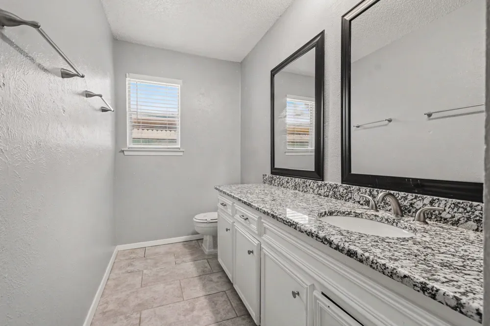 405 Sixpence Lane Euless, TX 76039