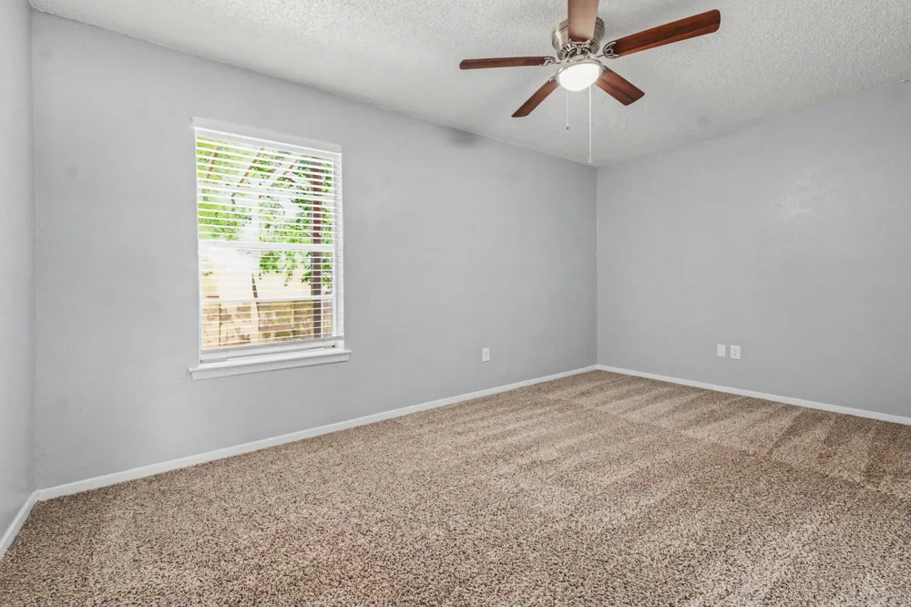405 Sixpence Lane Euless, TX 76039
