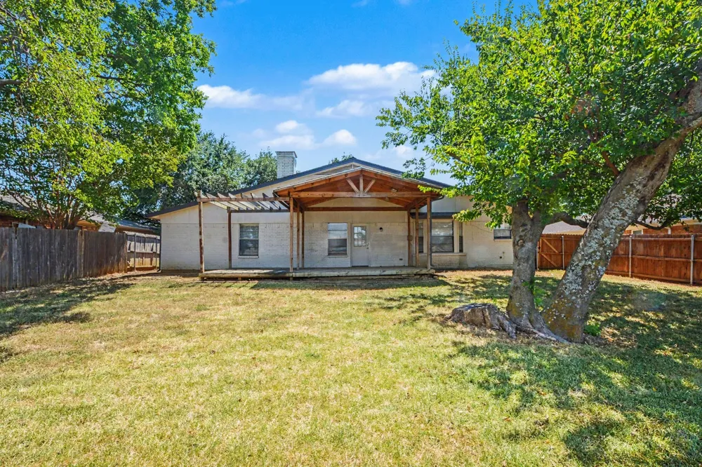 405 Sixpence Lane Euless, TX 76039