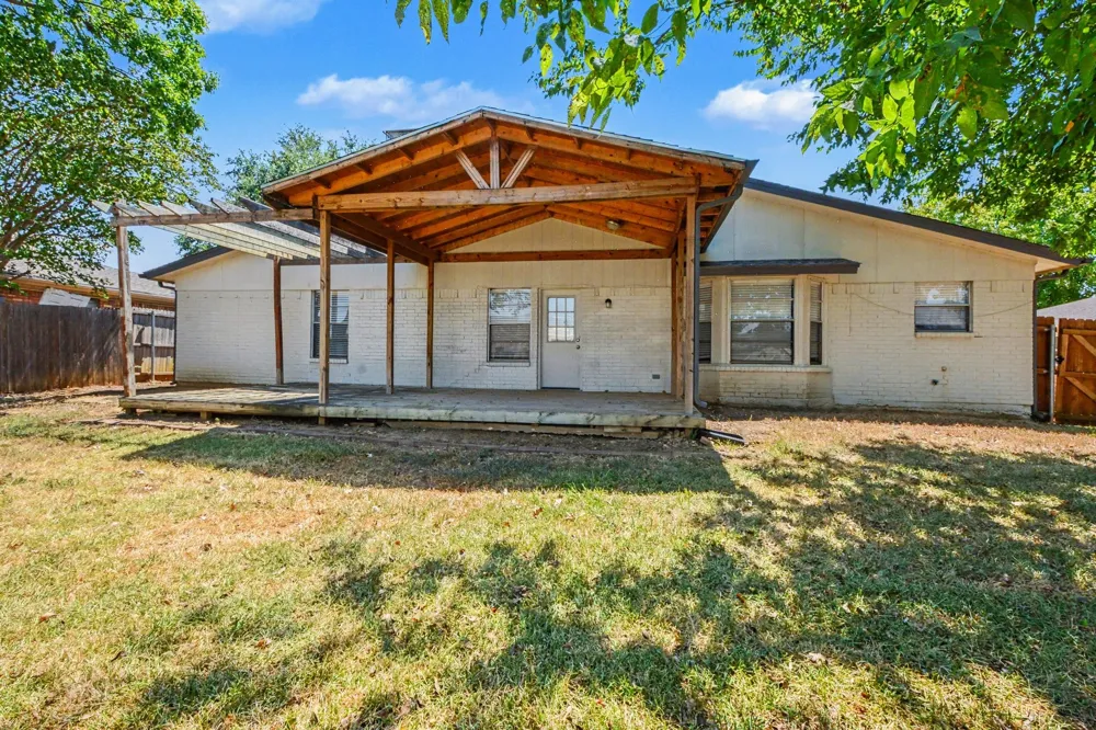 405 Sixpence Lane Euless, TX 76039