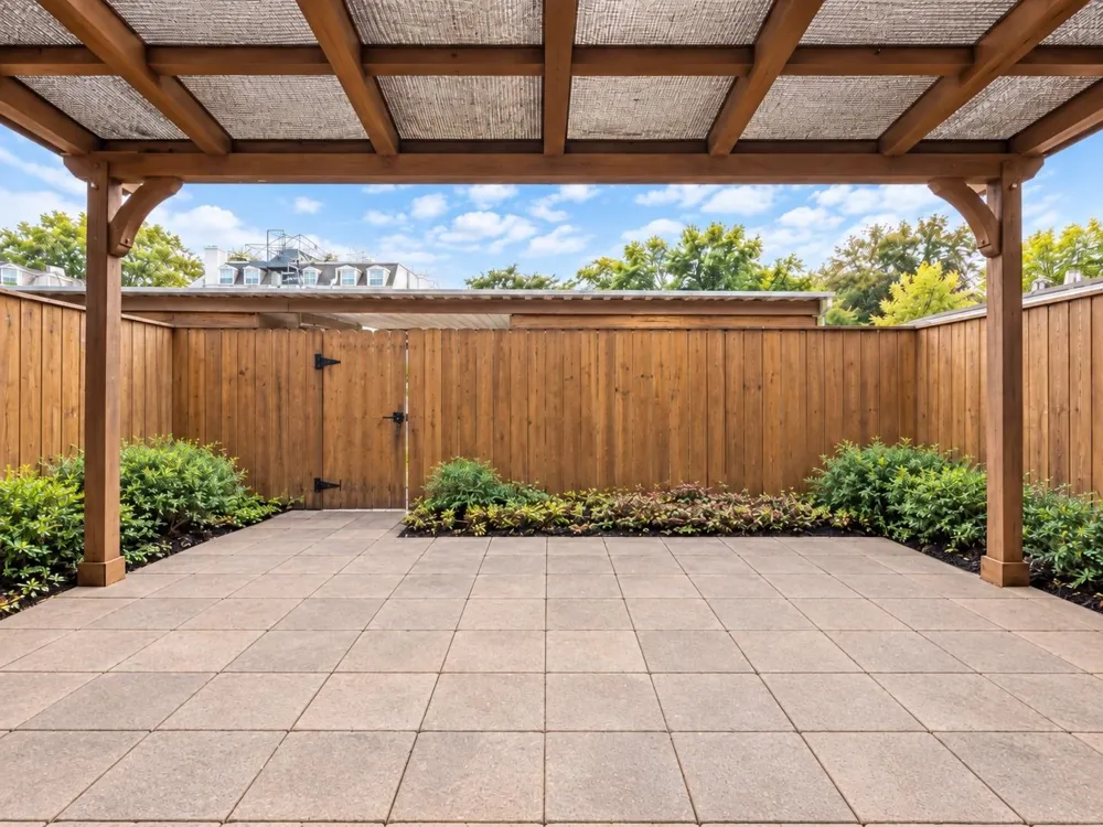 526 Post Oak Lane Houston, TX 77024