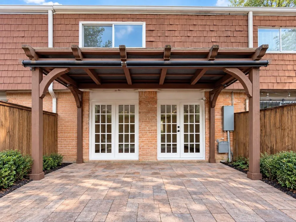526 Post Oak Lane Houston, TX 77024