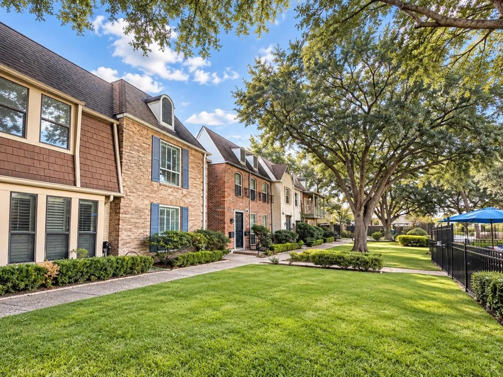 526 Post Oak Lane Houston, TX 77024