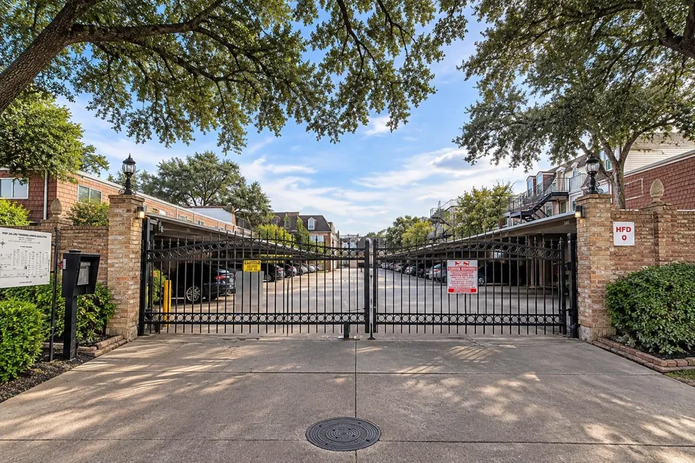 526 Post Oak Lane Houston, TX 77024