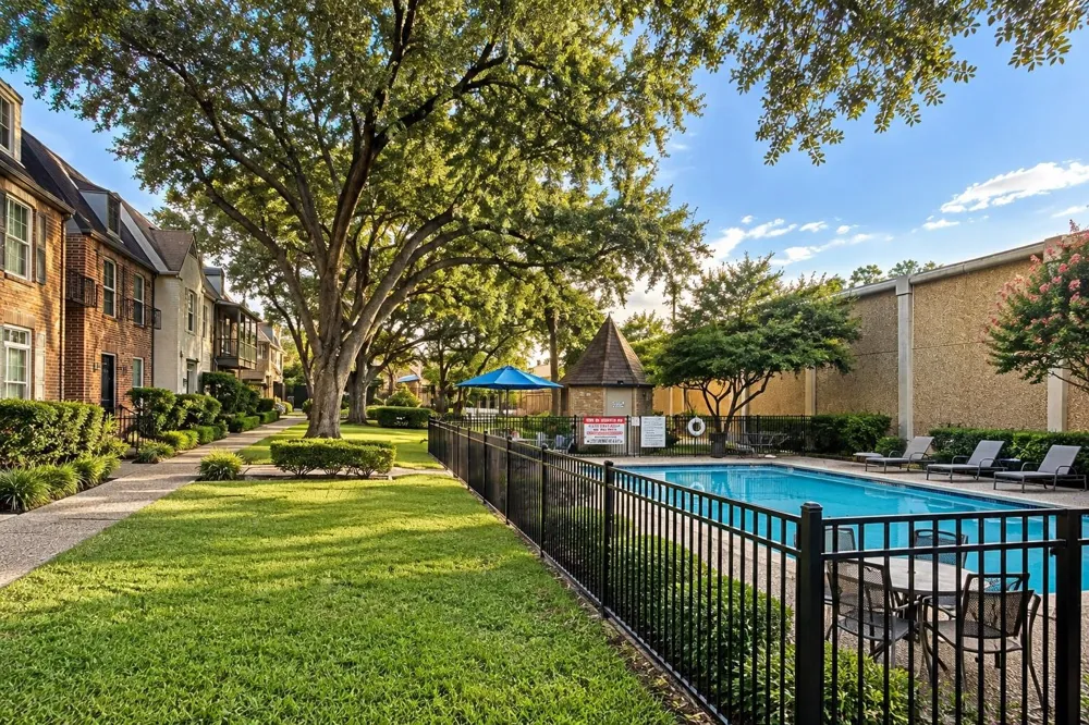 526 Post Oak Lane Houston, TX 77024