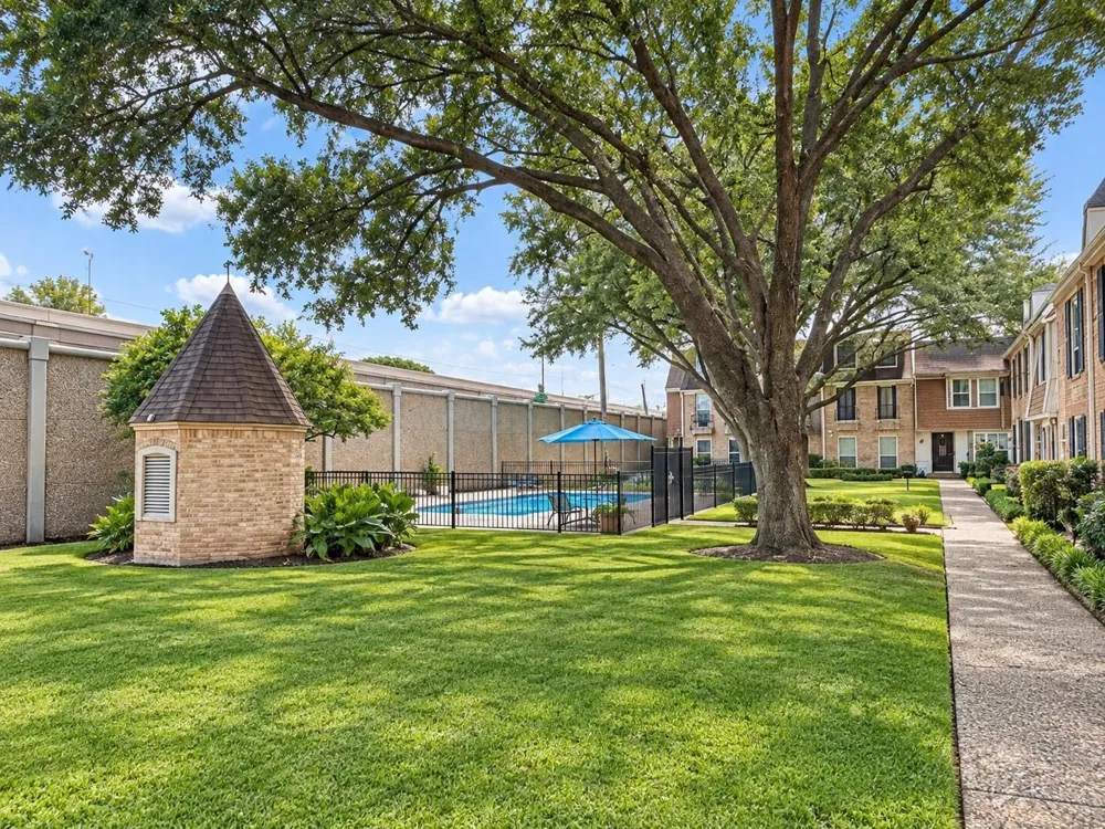 526 Post Oak Lane Houston, TX 77024