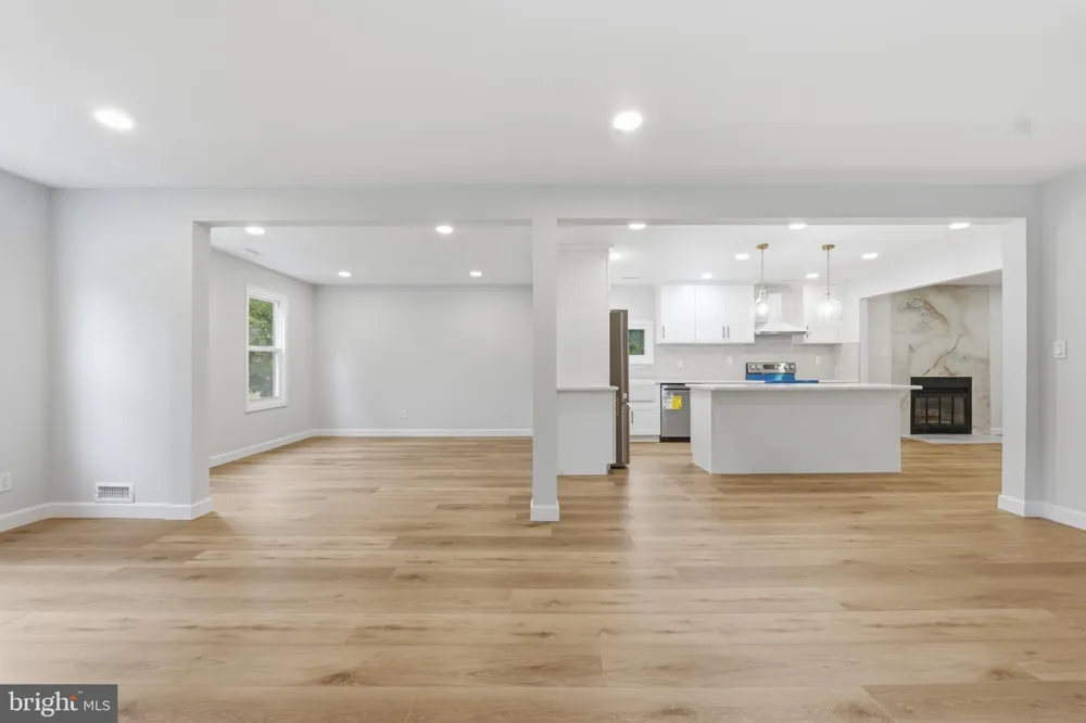 14 SADDLE DRIVE Mount Laurel, NJ 08054