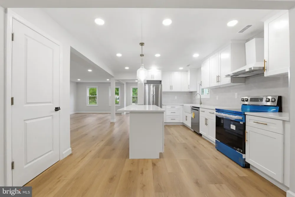 14 SADDLE DRIVE Mount Laurel, NJ 08054