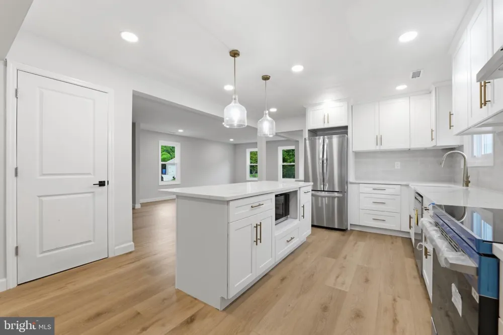 14 SADDLE DRIVE Mount Laurel, NJ 08054
