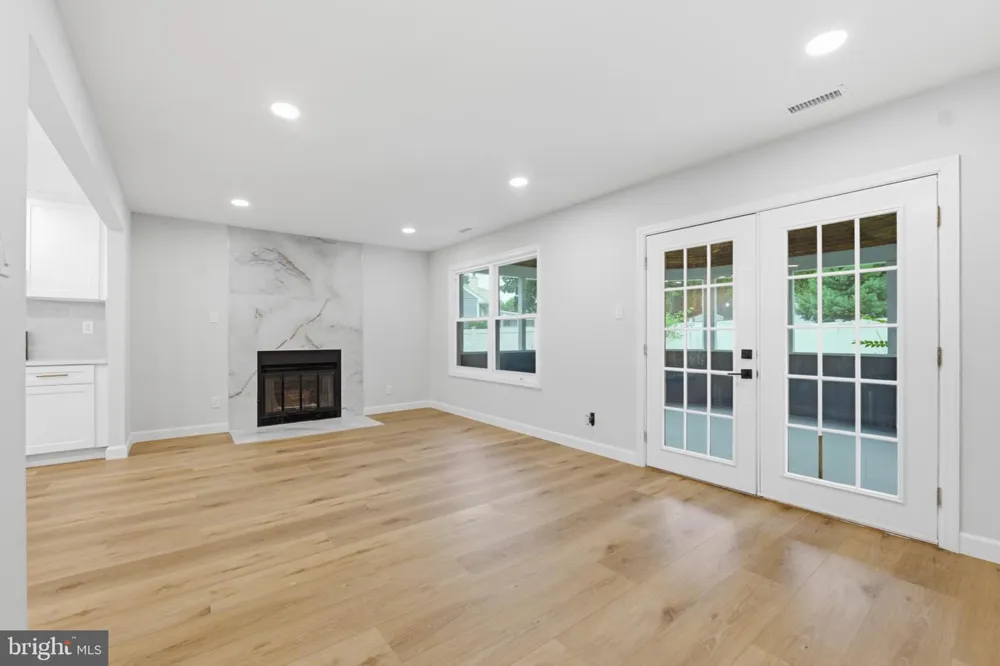 14 SADDLE DRIVE Mount Laurel, NJ 08054