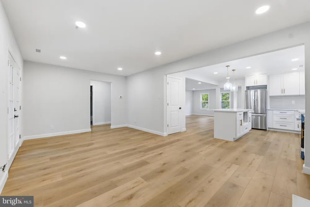14 SADDLE DRIVE Mount Laurel, NJ 08054