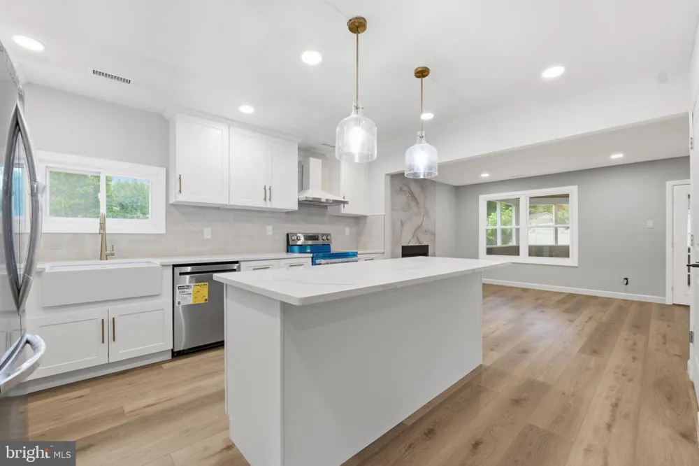 14 SADDLE DRIVE Mount Laurel, NJ 08054