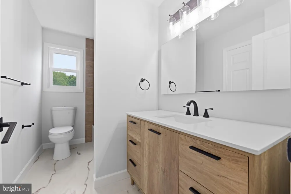 14 SADDLE DRIVE Mount Laurel, NJ 08054