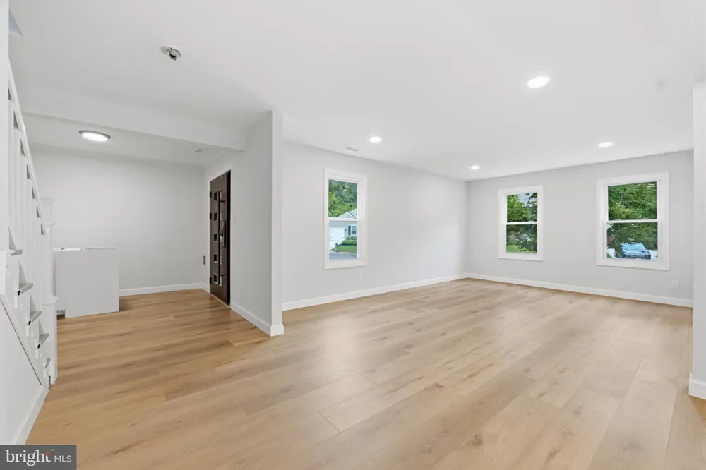 14 SADDLE DRIVE Mount Laurel, NJ 08054