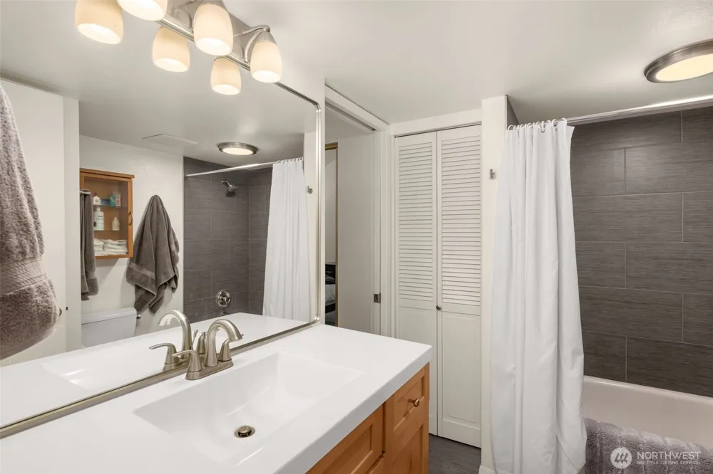 3400 108th Place NE #2 Bellevue, WA 98004