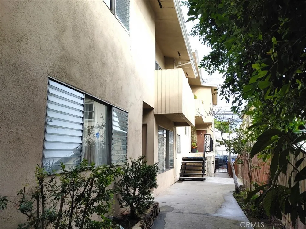 8829 Alcott Street #6 Los Angeles, CA 90035