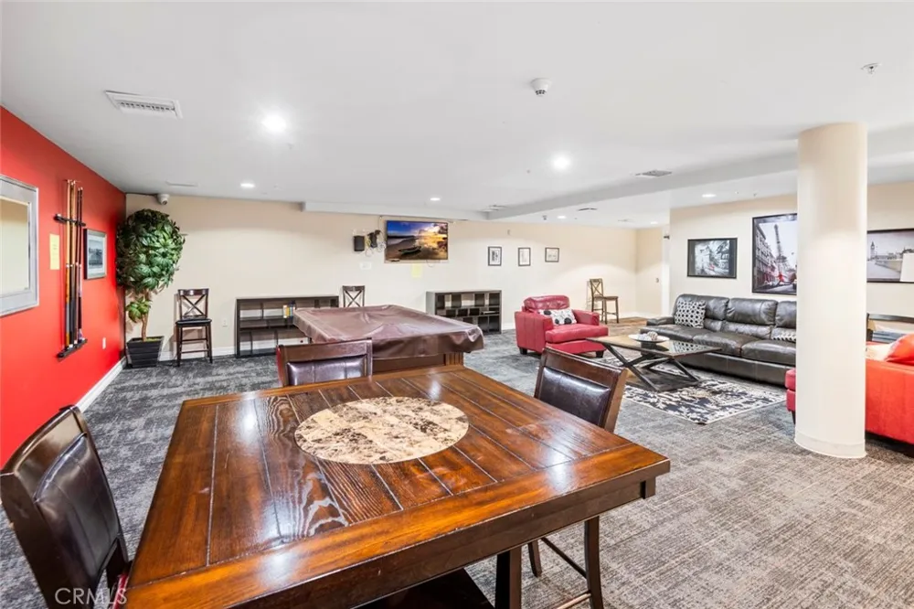 3750 Santa Rosalia #303 Los Angeles, CA 90008