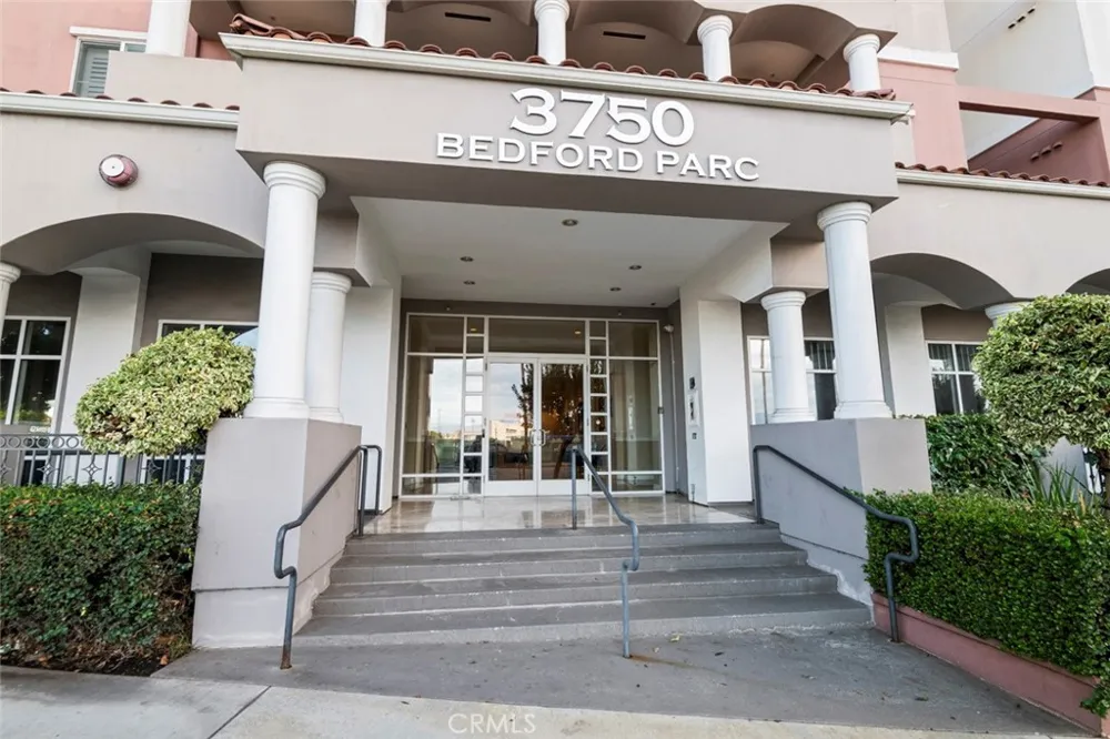 3750 Santa Rosalia #303 Los Angeles, CA 90008