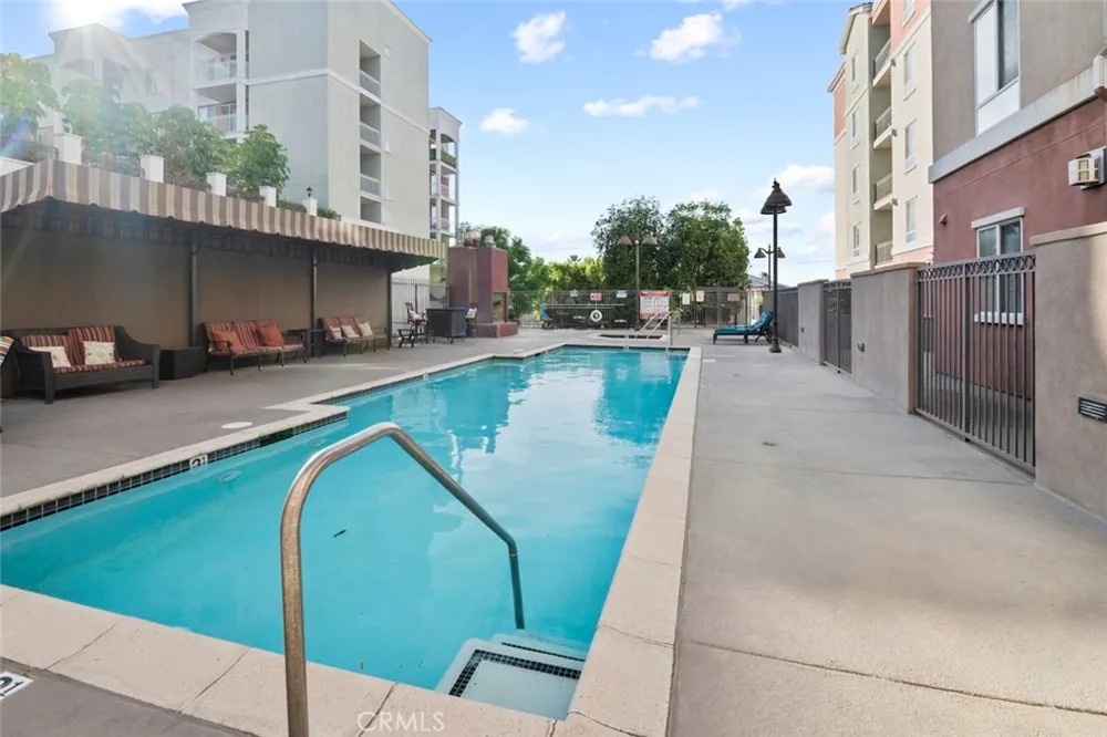 3750 Santa Rosalia #303 Los Angeles, CA 90008