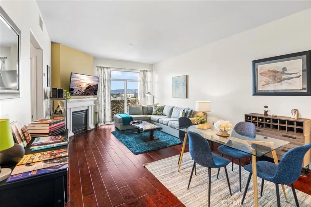 3750 Santa Rosalia #303 Los Angeles, CA 90008