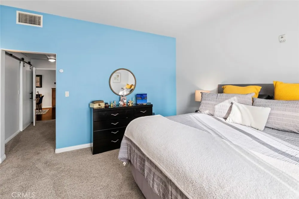 3750 Santa Rosalia #303 Los Angeles, CA 90008