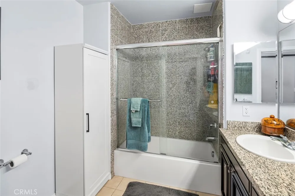 3750 Santa Rosalia #303 Los Angeles, CA 90008