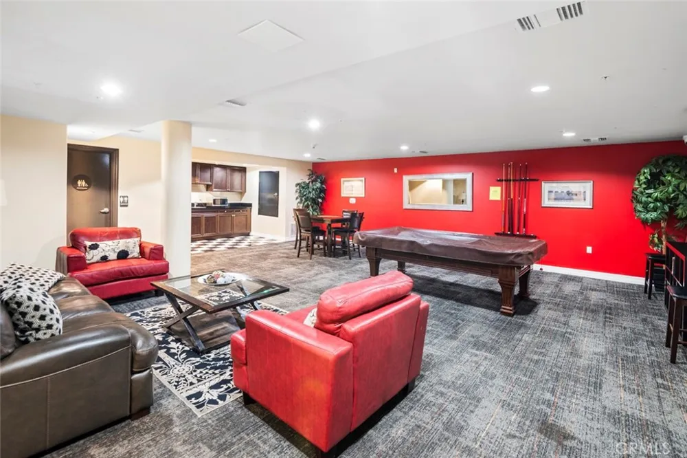 3750 Santa Rosalia #303 Los Angeles, CA 90008