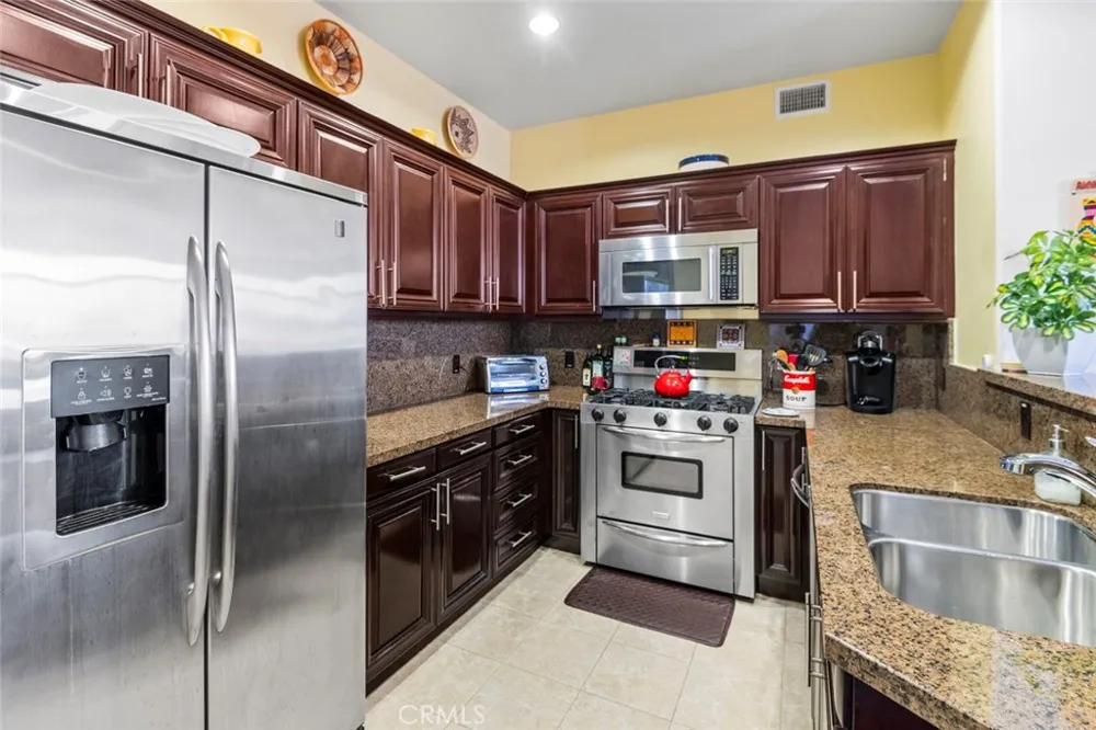 3750 Santa Rosalia #303 Los Angeles, CA 90008