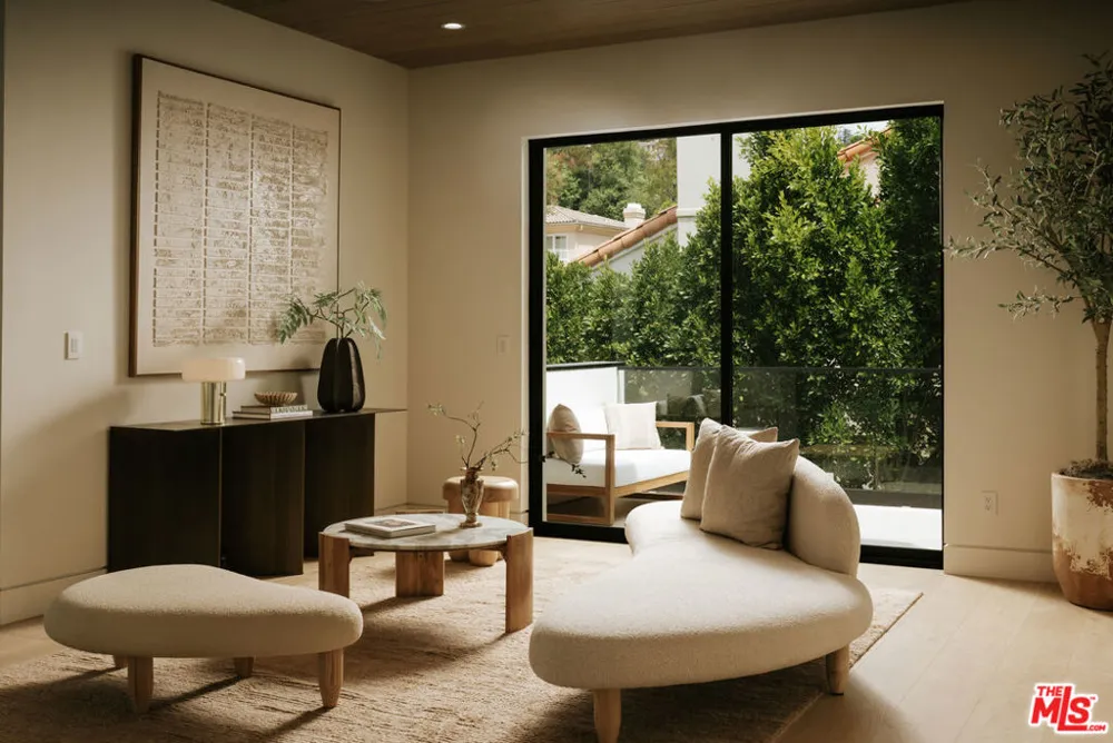 2878 Deep Canyon Drive Beverly Hills, CA 90210