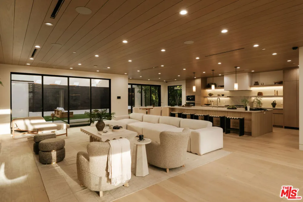 2878 Deep Canyon Drive Beverly Hills, CA 90210