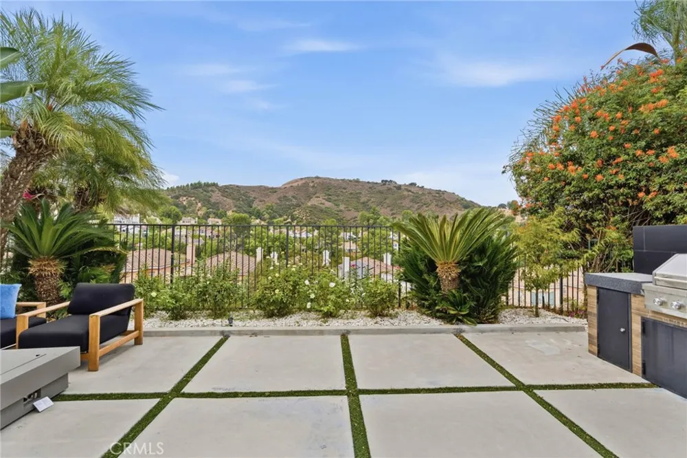 3633 Calle Jazmin Calabasas, CA 91302