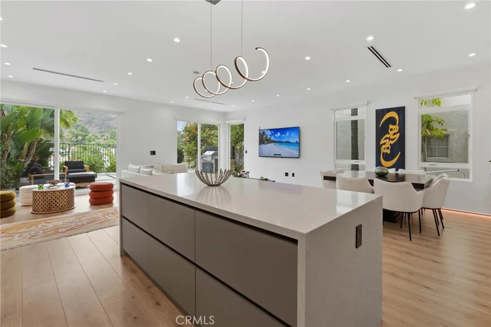 3633 Calle Jazmin Calabasas, CA 91302