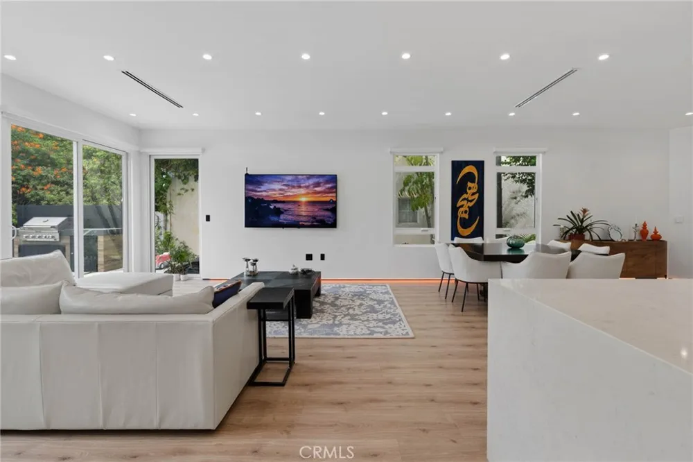 3633 Calle Jazmin Calabasas, CA 91302