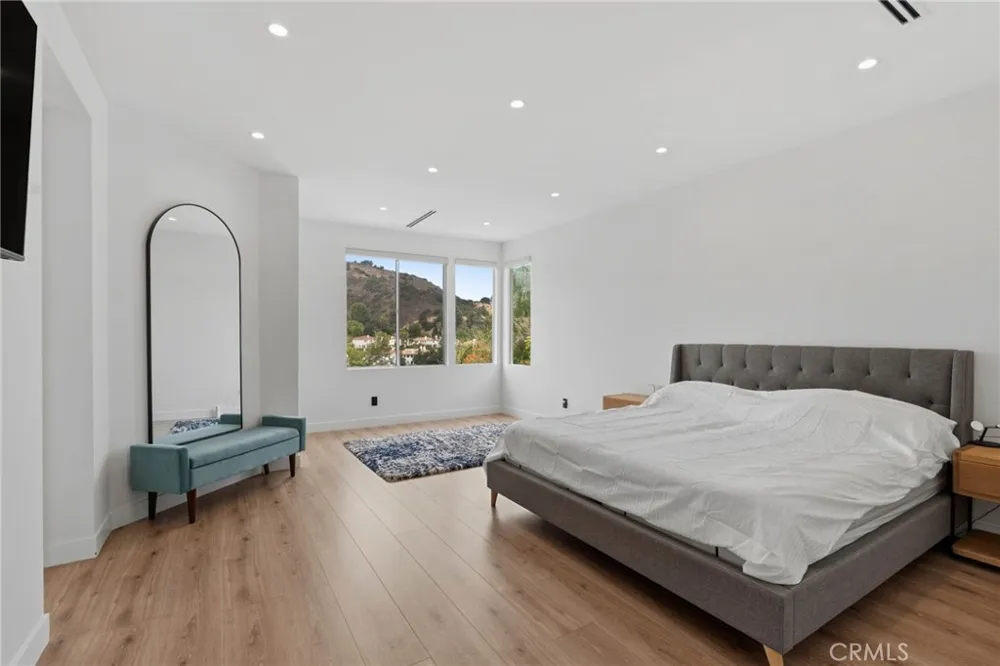 3633 Calle Jazmin Calabasas, CA 91302
