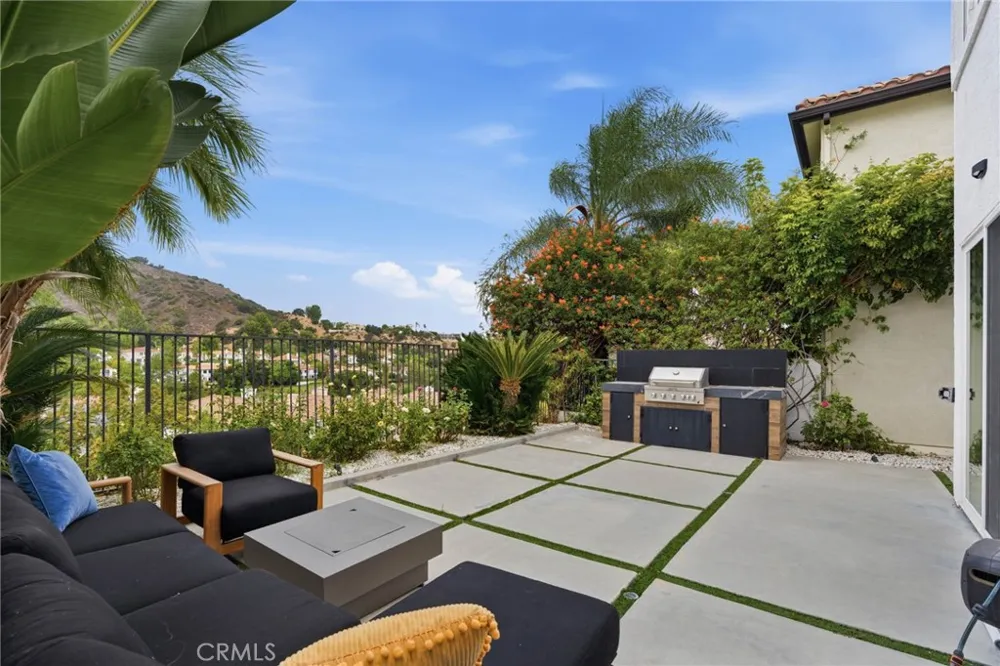 3633 Calle Jazmin Calabasas, CA 91302