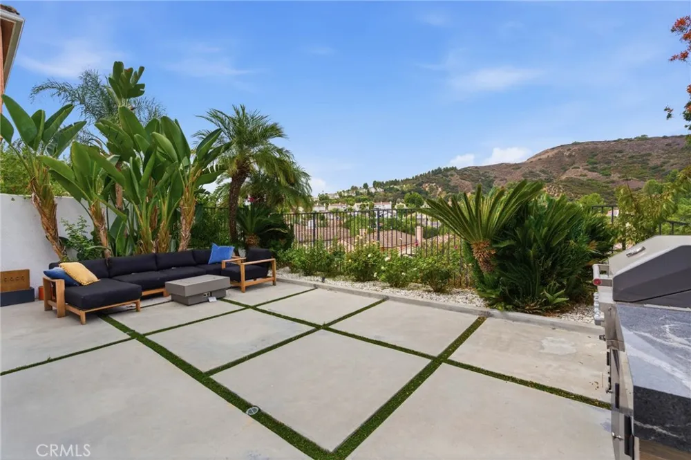 3633 Calle Jazmin Calabasas, CA 91302