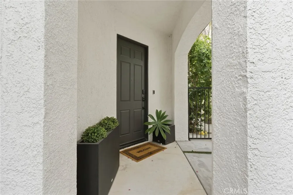 3633 Calle Jazmin Calabasas, CA 91302