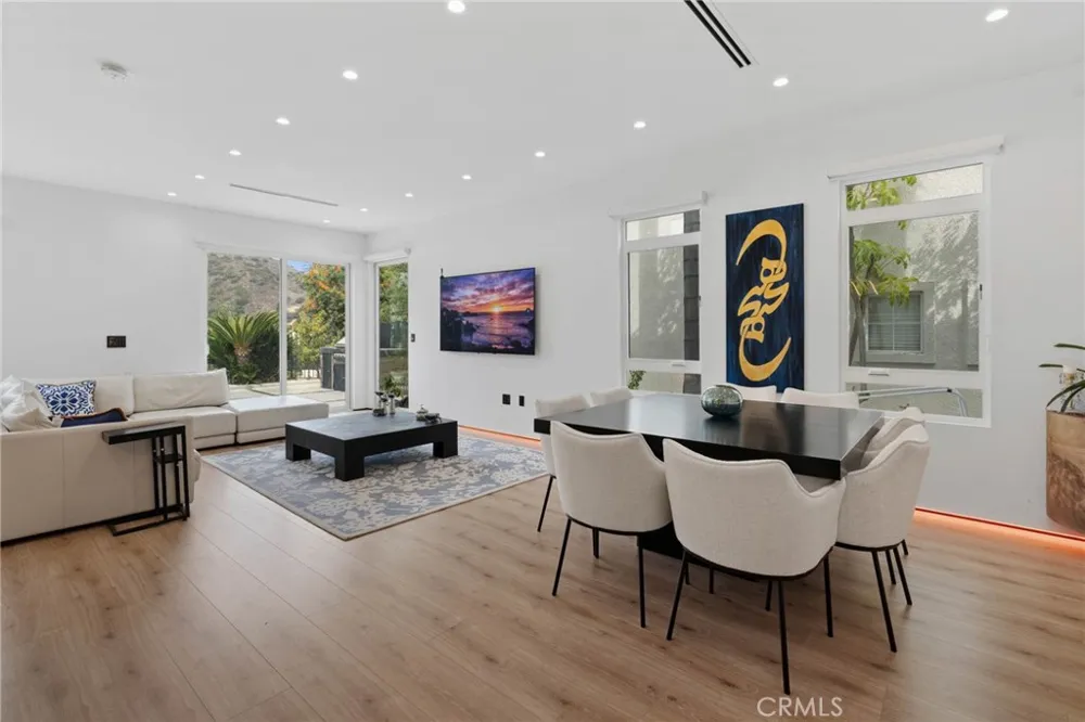 3633 Calle Jazmin Calabasas, CA 91302