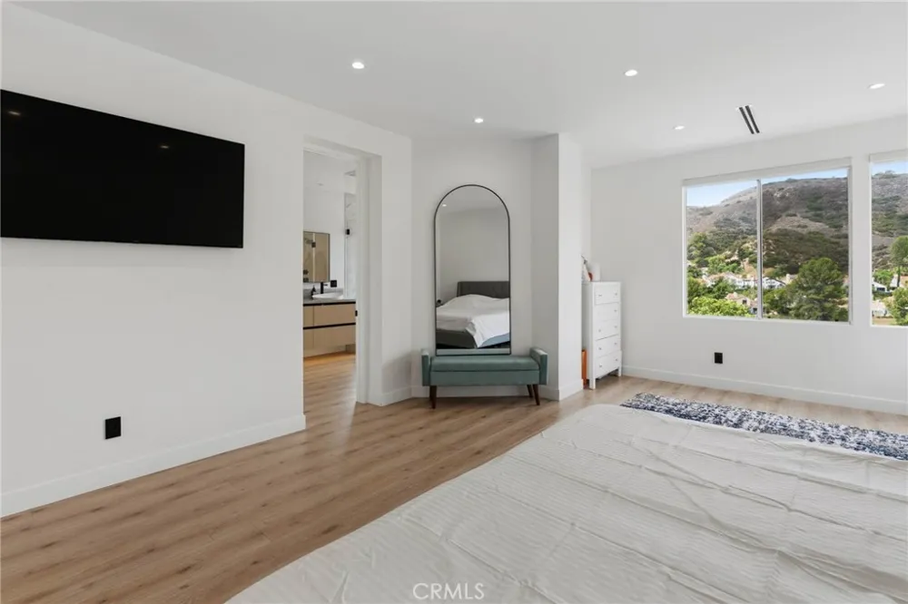 3633 Calle Jazmin Calabasas, CA 91302