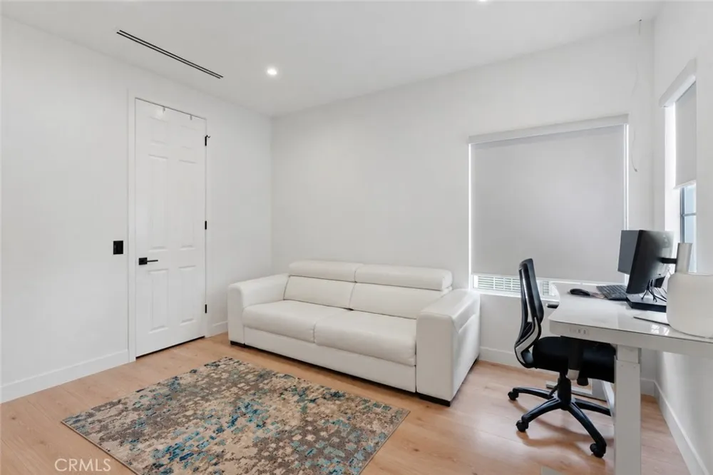 3633 Calle Jazmin Calabasas, CA 91302