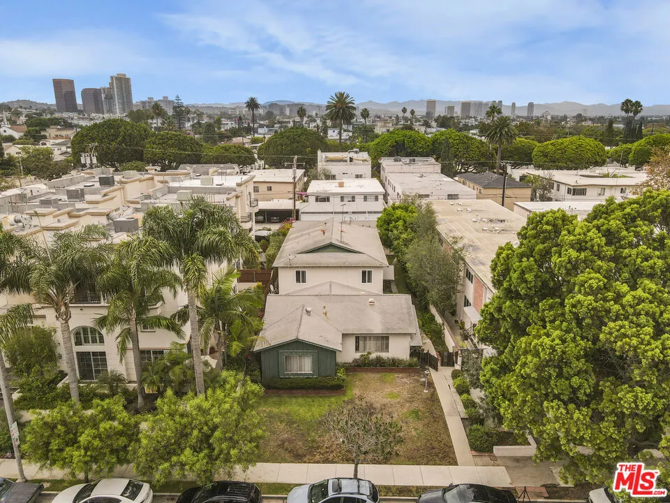 1523 Berkeley Street Santa Monica, CA 90404