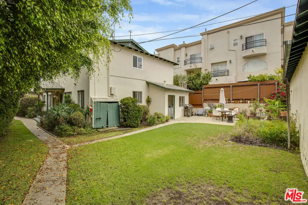 1523 Berkeley Street Santa Monica, CA 90404