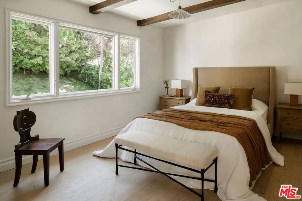 1004 Bundy Drive Los Angeles, CA 90049