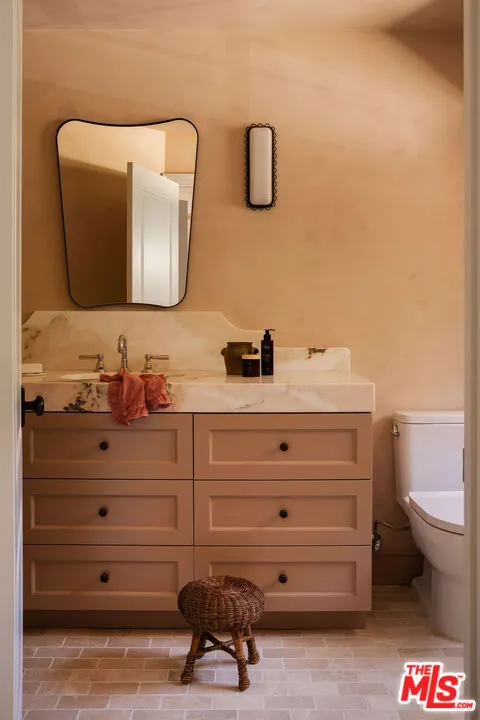 1004 Bundy Drive Los Angeles, CA 90049