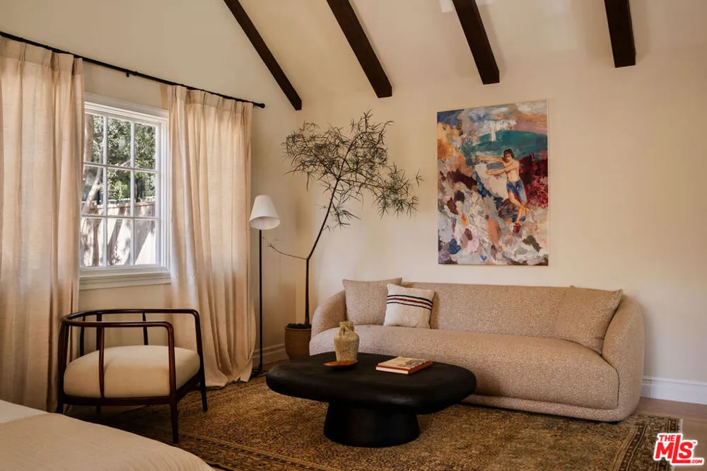 1004 Bundy Drive Los Angeles, CA 90049