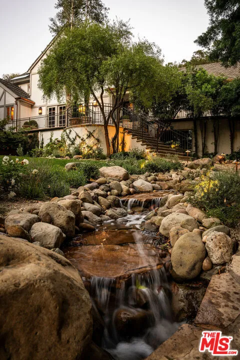 1004 Bundy Drive Los Angeles, CA 90049