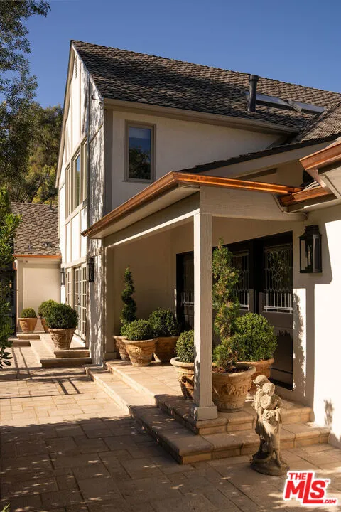 1004 Bundy Drive Los Angeles, CA 90049