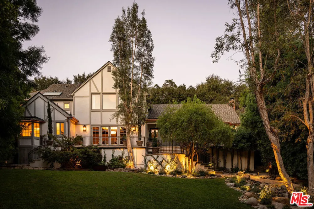 1004 Bundy Drive Los Angeles, CA 90049