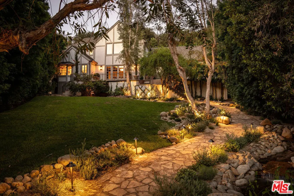 1004 Bundy Drive Los Angeles, CA 90049
